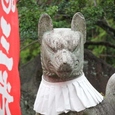 Château d'Inuyama (préfecture d'Aichi), Statue de renard au sanctuaire Sanko-Inari-jinja