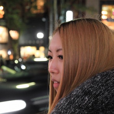 Femme japonaise habillée pour l'hiver