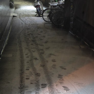 Rue enneigée à Tokyo en hiver
