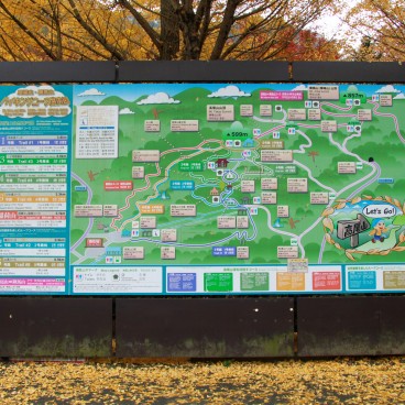 Mont Takao (Tokyo), Plan des chemins de randonnée sillonnant la montagne