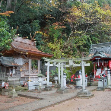 Mont Takao (Tokyo), Sanctuaire Shinto Inari
