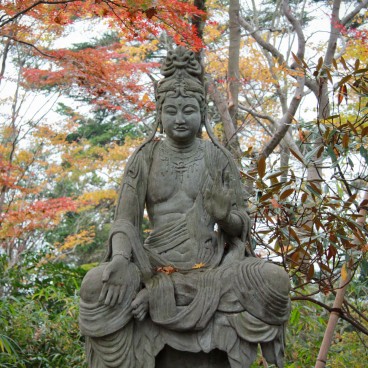 Mont Takao (Tokyo), Statue bouddhiste