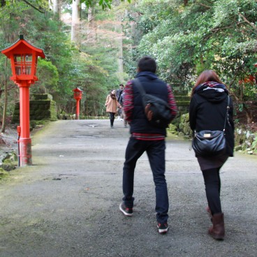 Visite de sanctuaire en hiver au Japon