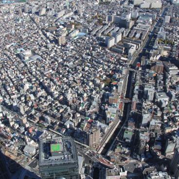 Tokyo SkyTree, Vue sur les rues sous la tour 2