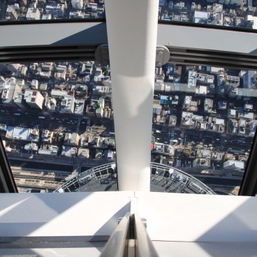 Tokyo SkyTree, Vue sur les rues sous la tour 3