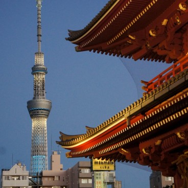 Tokyo SkyTree vue depuis le temple Senso-ji à Asakusa
