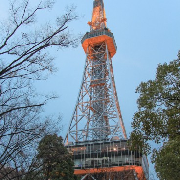 Sakae (Nagoya), tour Mirai Tower illuminée en nocturne 2