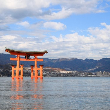 Itsukushima, Torii flottant de Miyajima à marée haute 3