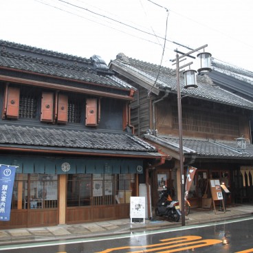 Kawagoe (Saitama), quartier des entrepôts traditionnels (Kurazukuri no Machinami) sous la pluie 2