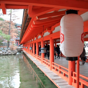 Itsukushima, couloir couvert et flottant du sanctuaire