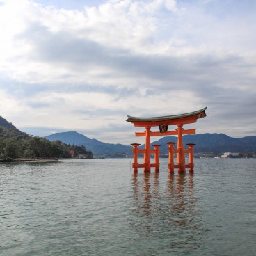 Itsukushima, Torii flottant de Miyajima à marée haute 2