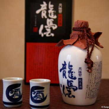 Saké Gekkeikan Okura (Kyoto), coffret pour offrir avec carafe et tasses 2