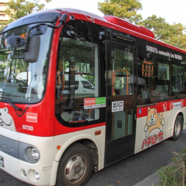 Bus Hachiko dans l'arrondissement de Shibuya à Tokyo 2