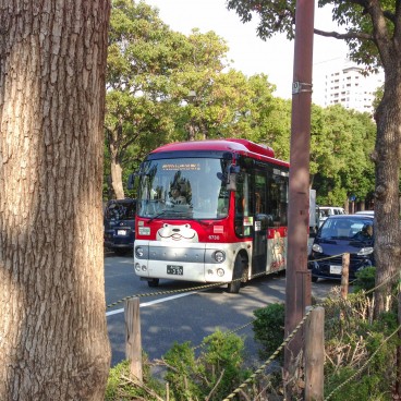 Bus Hachiko dans l'arrondissement de Shibuya à Tokyo 3