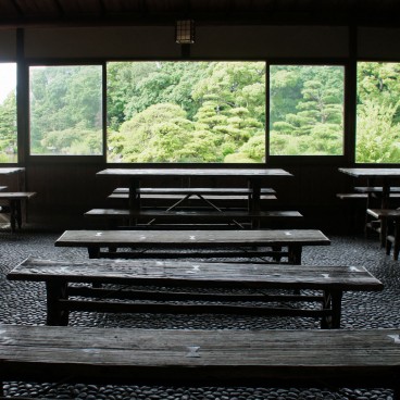 Keitaku-en (Osaka), Vue sur le jardin japonais depuis la maison de thé
