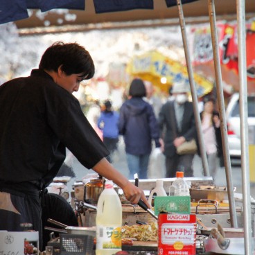 Parc Kema Sakuranomiya à Osaka, Stands de street food pour Hanami