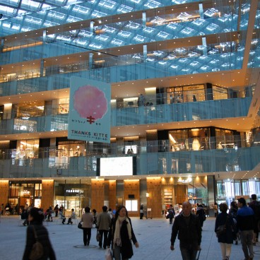 Kitte Marunouchi, Atrium 2
