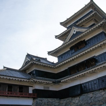 Matsumoto, château japonais noir et authentique