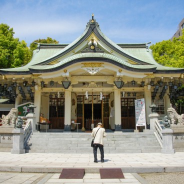 Namba Yasaka-jinja (Osaka), Pavillon de prière au printemps