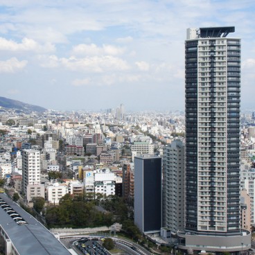 Kobe (Hyogo), vue sur le tissu urbain depuis le téléphérique des jardins Nunobiki