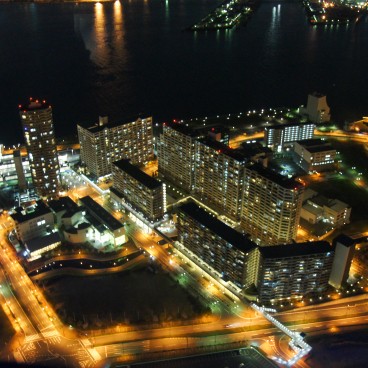Cosmo Tower (Osaka), Vue nocturne sur Cosmo Square
