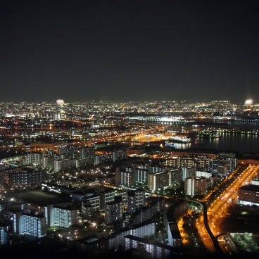 Cosmo Tower (Osaka), Vue nocturne sur la ville depuis l'observatoire du Sakishima Building