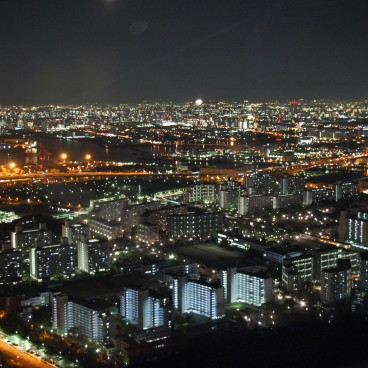 Cosmo Tower (Osaka), Vue nocturne sur le port et la ville depuis l'observatoire du Sakishima Building