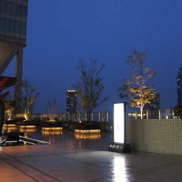 Station City (Osaka), Terrasse extérieure