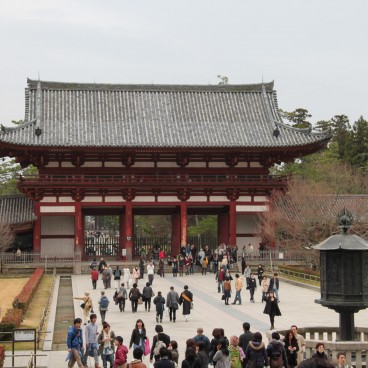 Todai-ji (Nara), pavillon Daibutsu-den à la fin de l'hiver 3