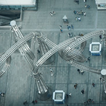 Landmark Tower (Yokohama), vue sur Queen's Square et sa sculpture