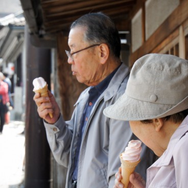 Mont Yoshino, Visiteurs dégustant une glace