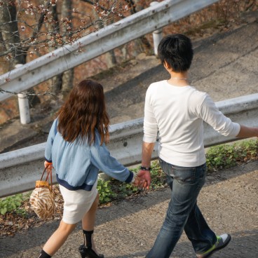 Mont Yoshino, Couple en plein Ohanami sous les cerisiers en fleur au printemps 2