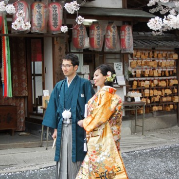 Chemin du Philosophe à Kyoto, Jeune couple en kimono de mariage