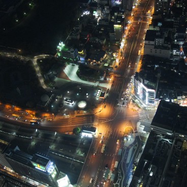 Osaka, Abeno Harukas, Vue sur un carrefour