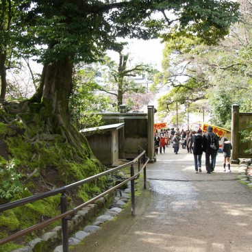 Jardin Kenrokuen à Kanazawa, Sortie du jardin et stands de nourriture de festival