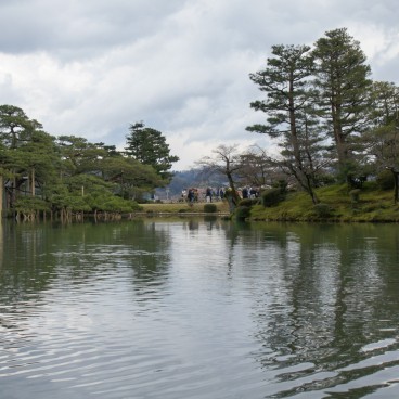 Jardin Kenrokuen à Kanazawa, Vue sur l'étang