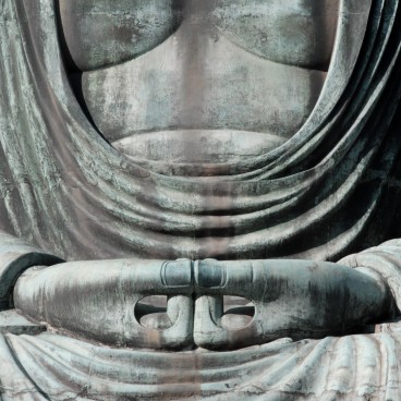 Kotoku-in (Kamakura), Détail des mains de la statue en bronze de Bouddha assis