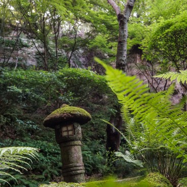 Temple Hokoku-ji à Kamakura, Lanterne dans le jardin