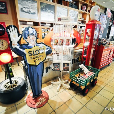 History Garage (MegaWeb Toyota, Odaiba), décoration rétro du musée