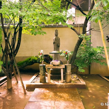 Yanaka (Tokyo), enceinte du temple Tenno-ji
