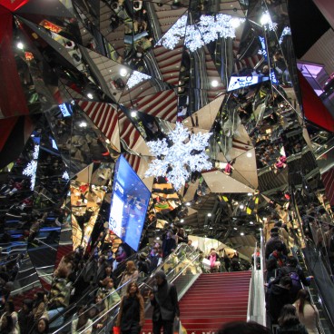 Avenue Omotesando (Tokyo), Entrée aux miroirs de Tokyu Plaza