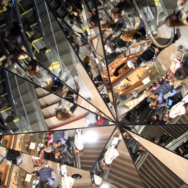 Avenue Omotesando (Tokyo), Entrée aux miroirs de Tokyu Plaza 2