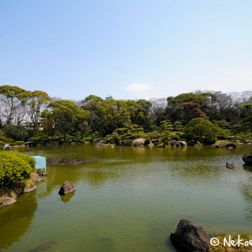 Keitaku-en (Osaka), Vue sur l'étang du jardin japonais