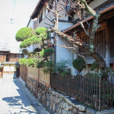 Quartier Naramachi à Nara, Maison traditionnelle avec jardin sur la rue