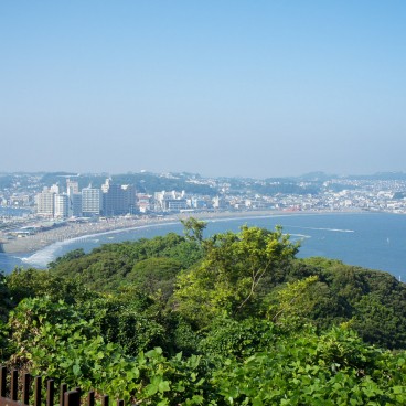 jardin Samuel Cocking (Enoshima), panorama depuis une plateforme sur les hauteurs du parc