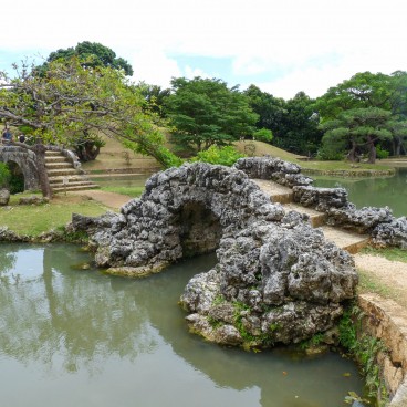 Shikina-en à Okinawa, Pont en corail typique