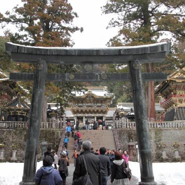 Toshogu à Nikko, torii et porte Yomeimon 2