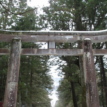 Nikko, grand torii à l'entrée du Toshogu