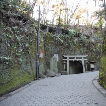 Chemin menant à Zeniarai Benten à Kamakura