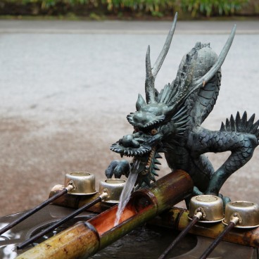 Hakone-jinja, Sculpture de dragon du temizuya